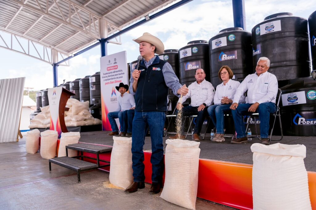 Productores de San Dimas reciben 100 toneladas de maíz para su ganado