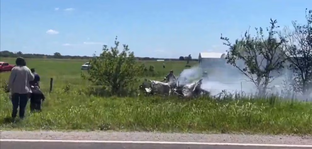 VIDEO: Avión se estrella e incendia en Misuri; reportan 12 fallecidos