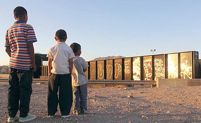 Acusan a tres migrantes de operar red para ingresar niños a EU