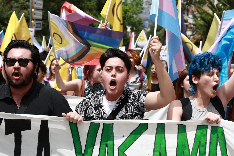 Policía de Turquía detiene a 50 personas durante la Marcha del Orgullo en Estambul