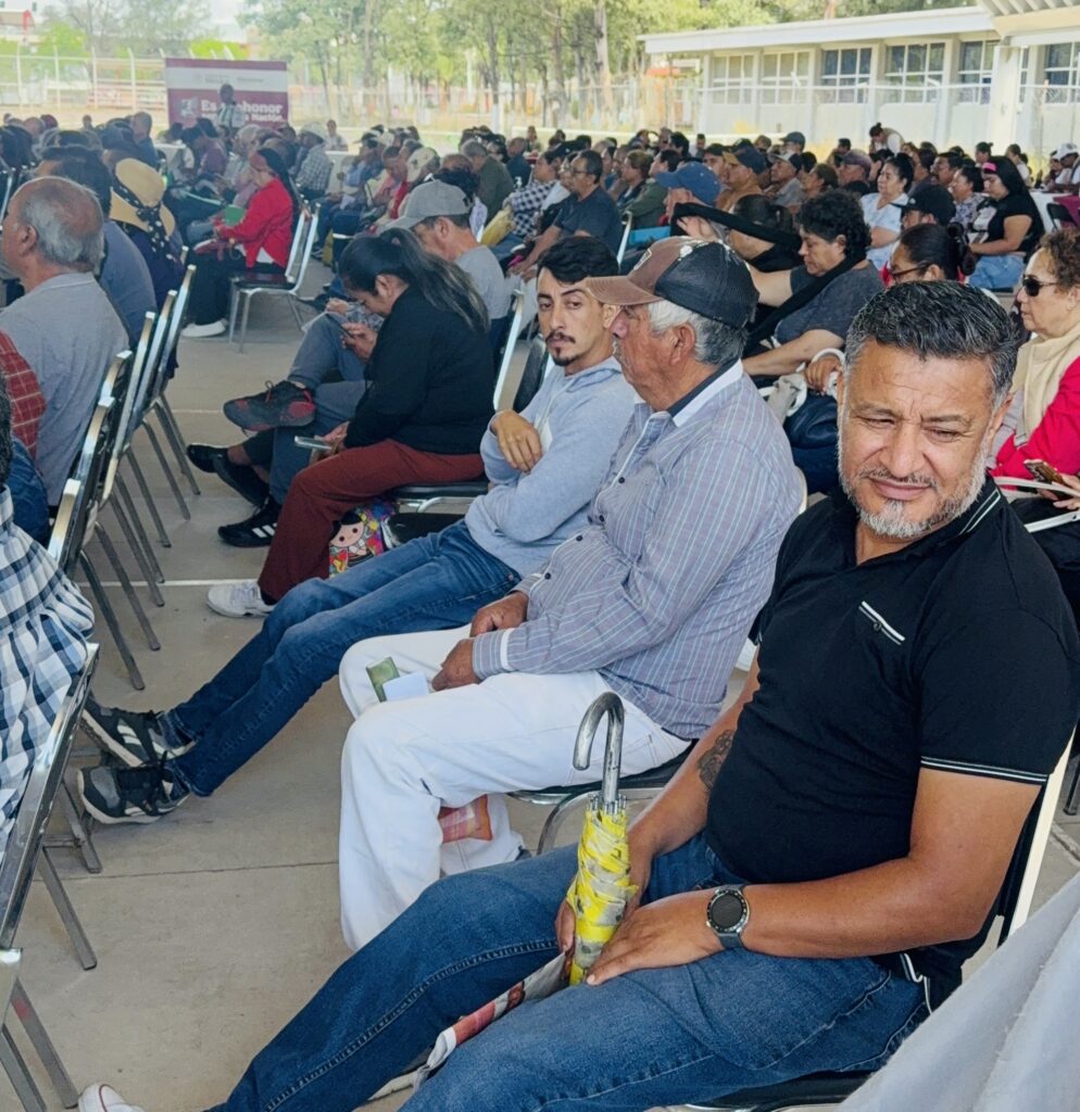 Mujeres y Adultos Mayores reciben su tarjeta del bienestar y próximamente su económico