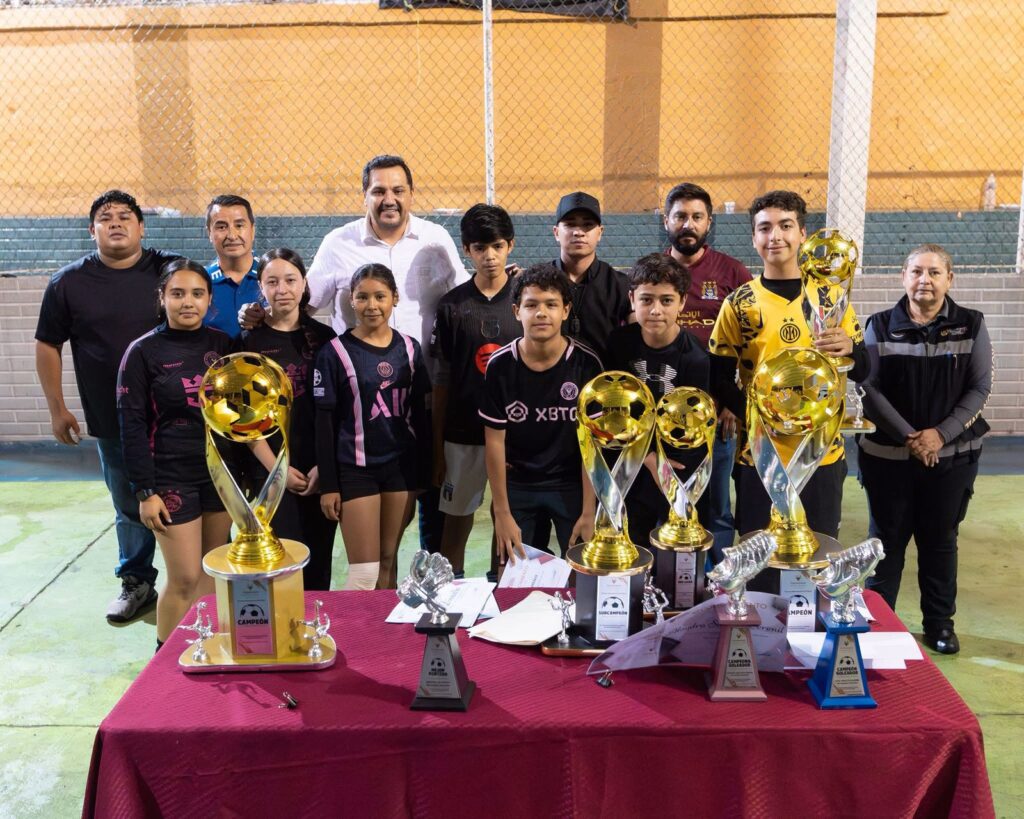 Tepehuanes reconoce a los campeones y destacados del fútbol mixto juvenil y libre
