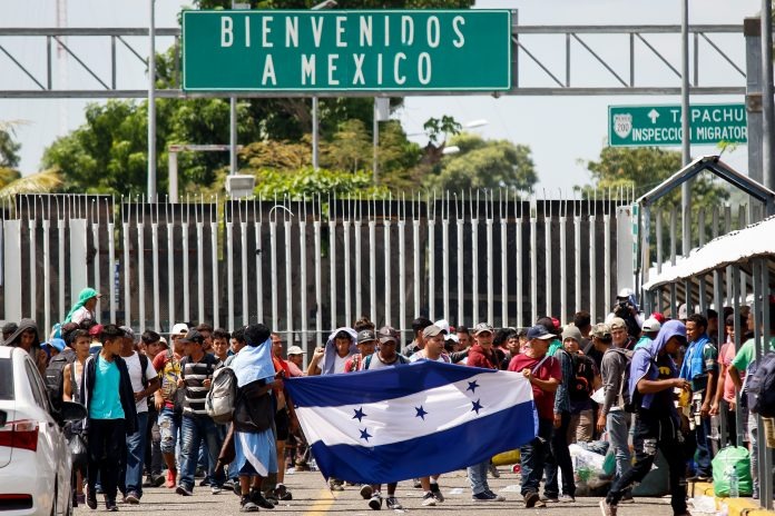 México supera a EU y se convierte en el principal destino para solicitantes de asilo