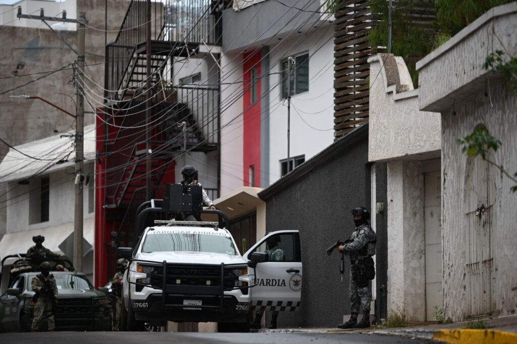 GN, Defensa y FGR catean residencias, un rancho, negocios y bares