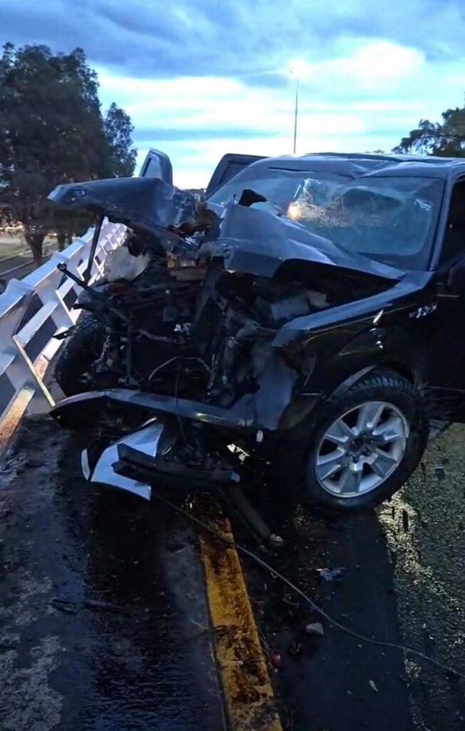 Fuerte choque deja a personas heridas y dos vehículos destrozados