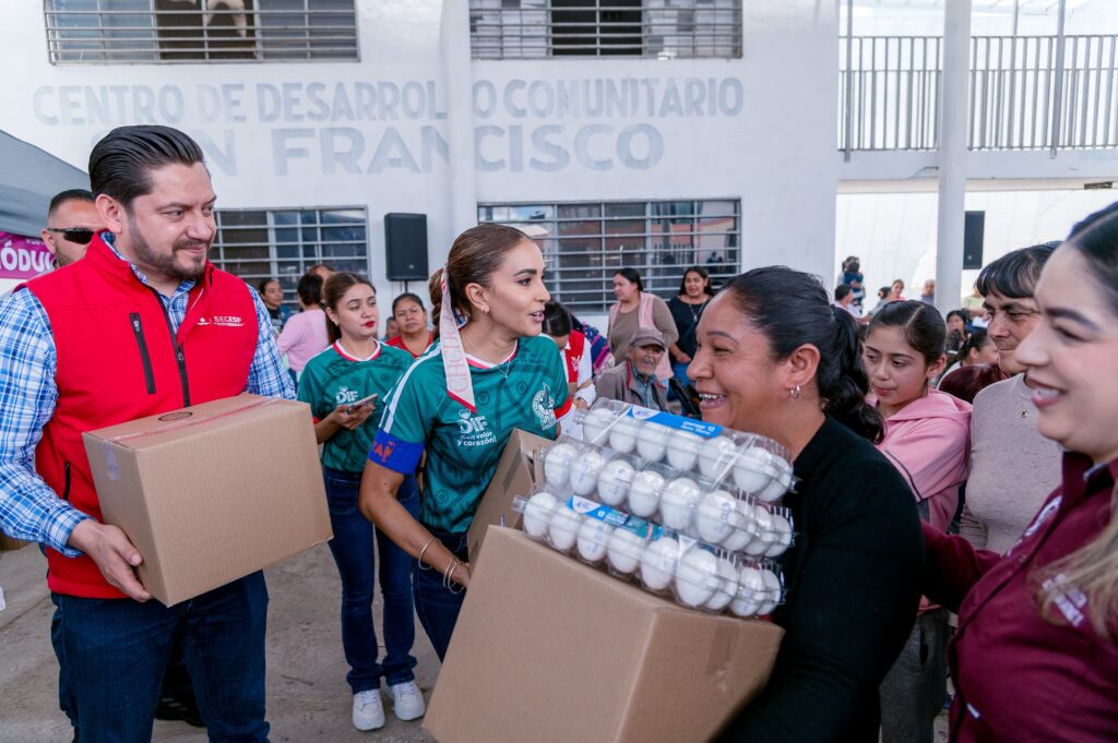 Llegan apoyos gratuitos a Pueblo Nuevo: despensas y ayudas mejoran vida familiar y movilidad