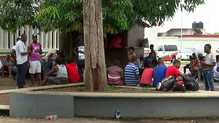Cubanos deportados desde EU enfrentan incertidumbre migratoria en México