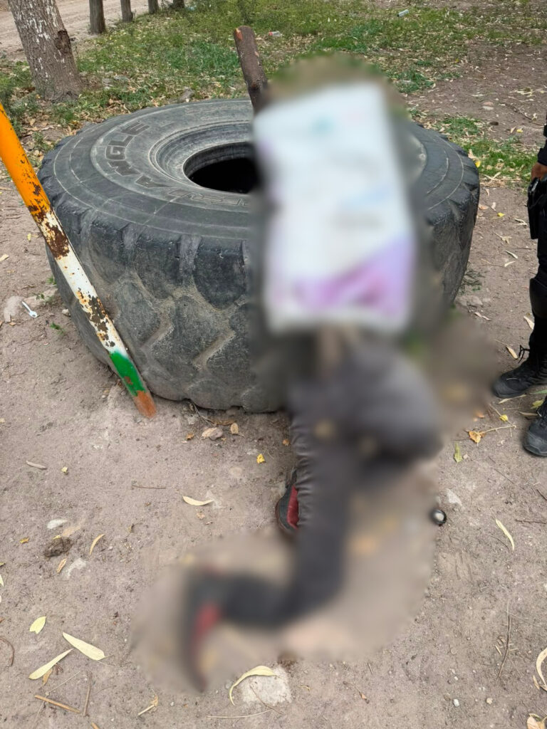 Reporta que encontró el cuerpo “encostalado” de una persona en “El Pueblito”