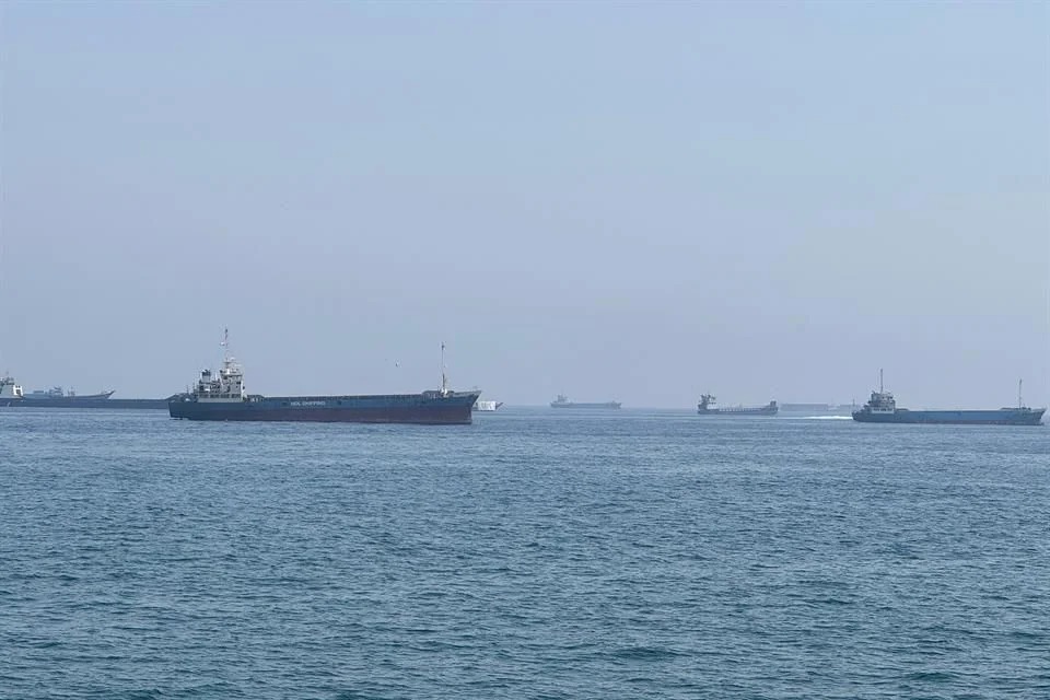 Irán anuncia cierre total del estrecho de Ormuz tras ataques de Estados Unidos