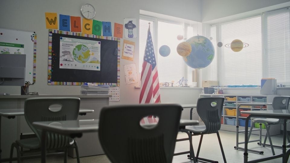 Familias migrantes quedan fuera del sistema de apoyos educativos en EU