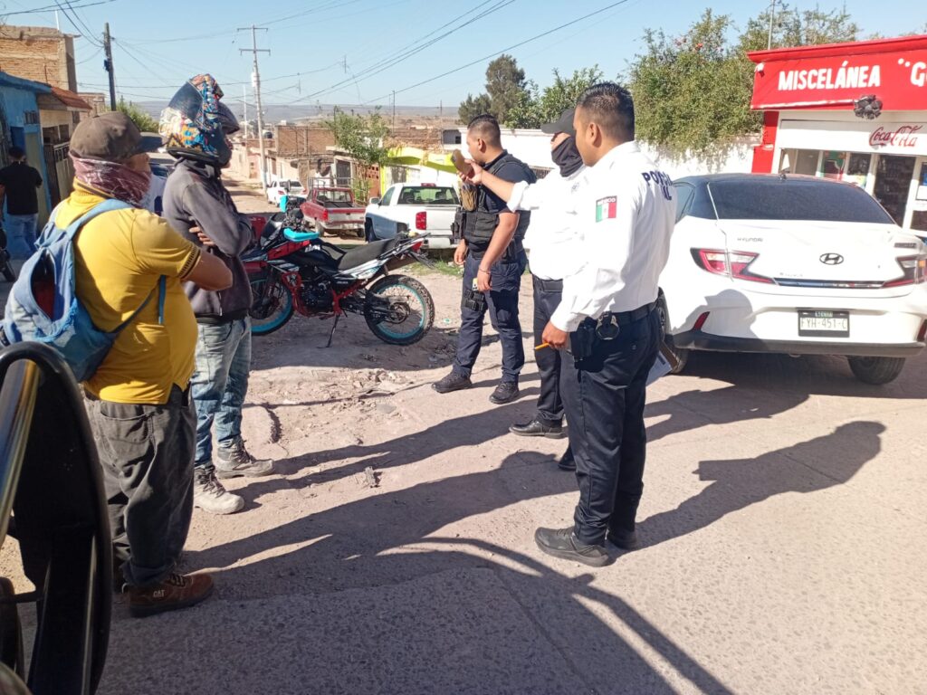 Choque tempranero de motocicleta y automóvil en la ciudad de Durango