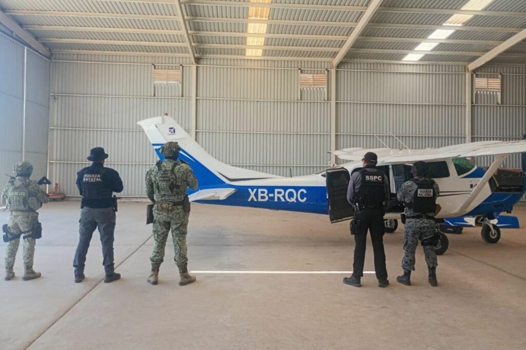 Aseguran aeronave con cocaína y armamento durante operativo en Mexicali