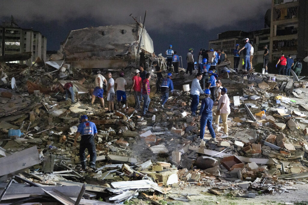 Sube a 589 la cifra de muertos por los terremotos en Venezuela