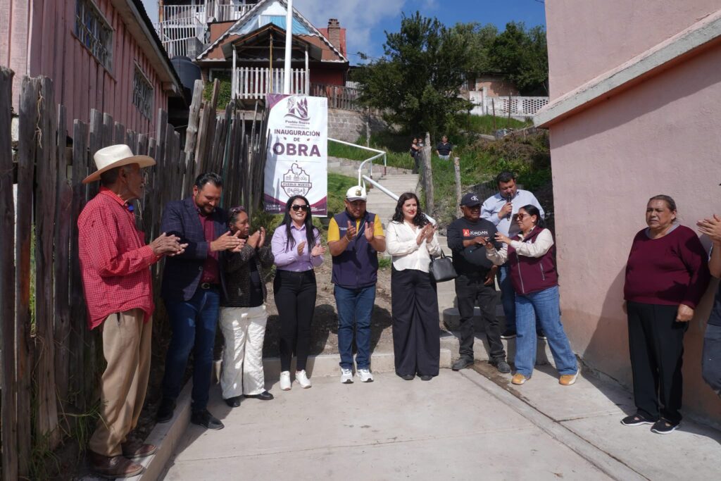 Entregan escaleras en colonia Obregón