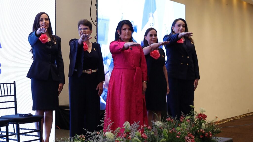 Jasmín Maroun asume presidencia de AMEXME Durango