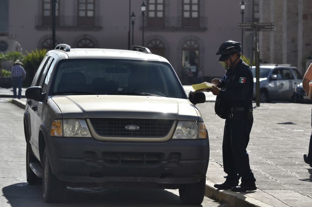 Muchos conductores siguen sin respetar la luz roja de los semáforos