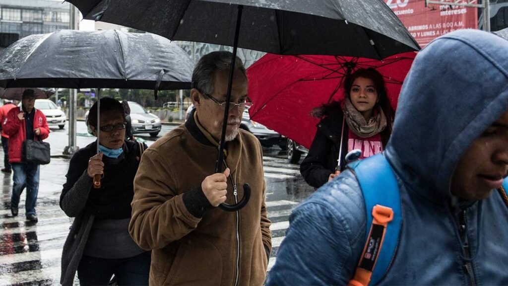 Frente frío se acerca a México: Estos estados tendrán lluvias, granizo y fuertes vientos