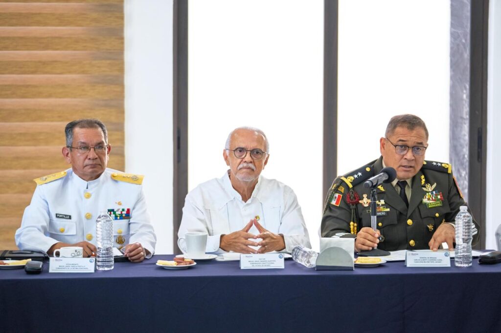 Miguel Ángel Navarro reconoce a quienes sirven al país y fortalecen la paz en Nayarit