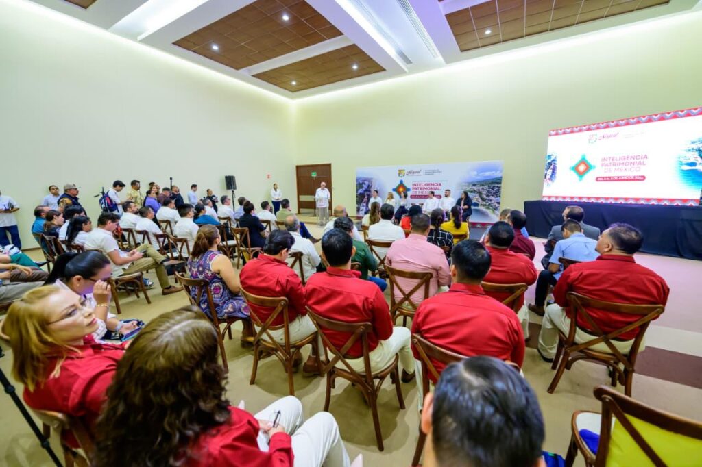 Miguel Ángel Navarro inaugura el Encuentro Nacional de Unidades de Inteligencia Patrimonial de México