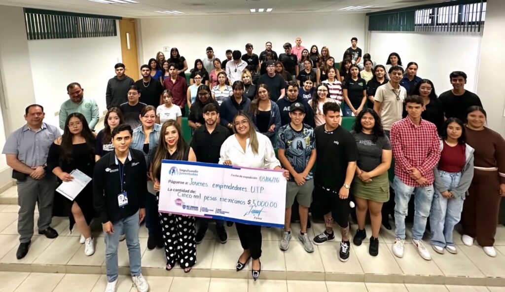 Reconoce Ichijuv a estudiantes emprendedores de la UT de Parral con apoyos económicos