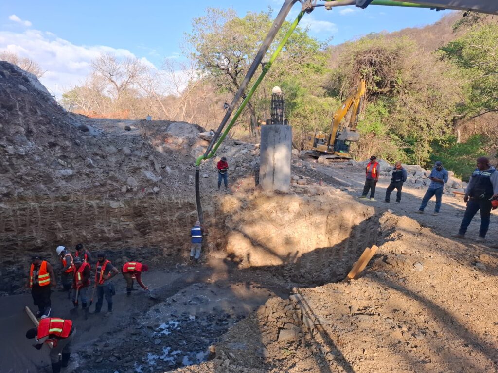 Avanza construcción de puente vehicular en El Floreño para fortalecer la conectividad en la zona serrana de Tepic