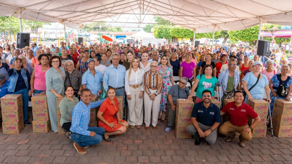 Este martes, la presidenta del DIF Nayarit, encabezó la gira Latiendo en Tu Colonia en la 2 de Agosto