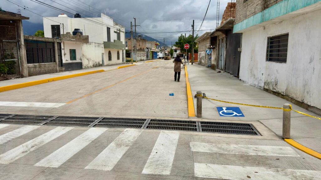Miguel Ángel Navarro mejora servicios de agua y drenaje para familias de la colonia Lucas Vallarta