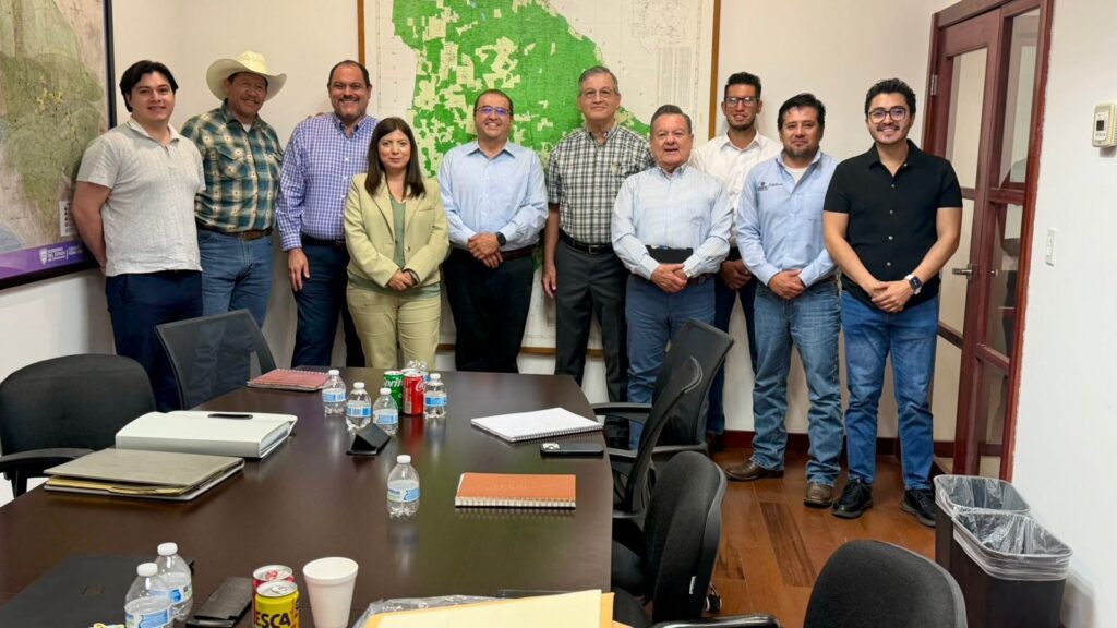 Alcalde analiza proyecto ejecutivo para la construcción de un Rastro Tipo Inspección Federal en la región sur