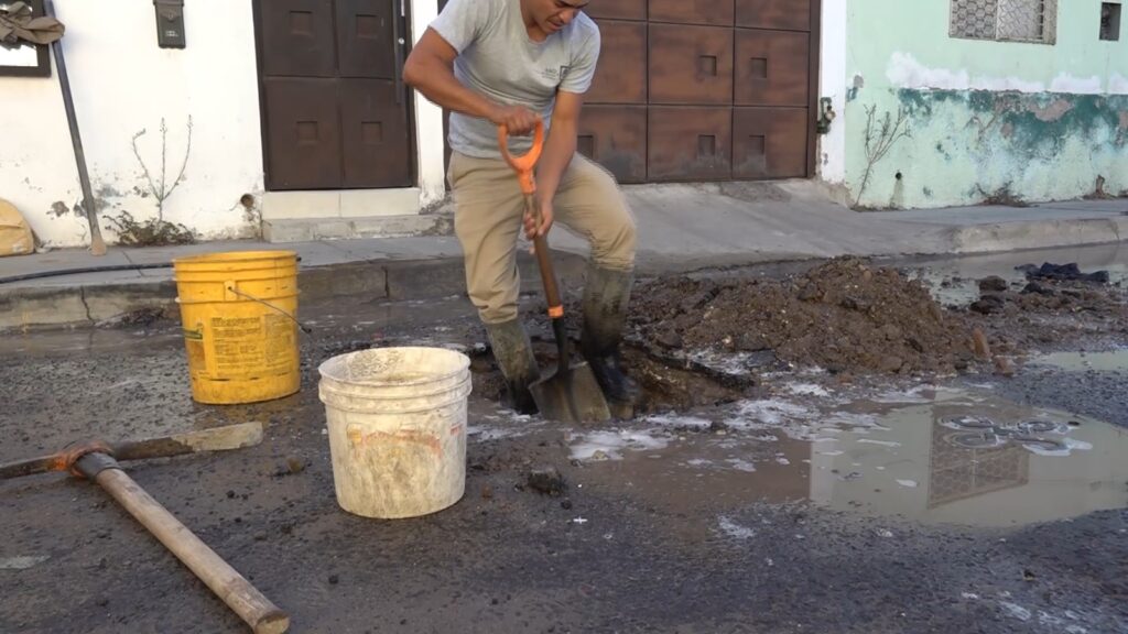 Reportan hasta 20 fugas de agua por semana en Durango