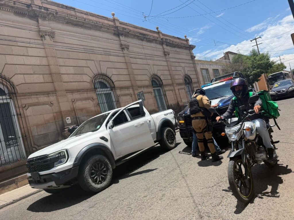 Policía Estatal detiene en Durango a individuo en una camioneta que “compró” en Chihuahua