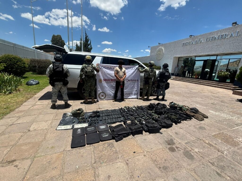 Ejército Mexicano y Guardia Nacional detuvieron a persona y aseguraron armamento en Durango