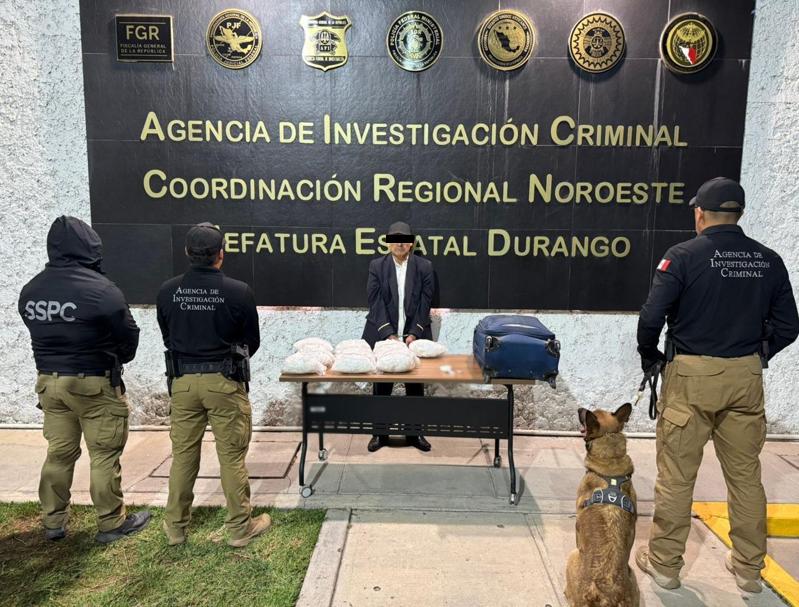 Federales arrestan a individuo que llevaba 15 kilos de sustancias en autobús de pasajeros