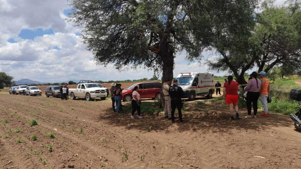 Sus familiares lo hallaron sin vida debajo de un árbol