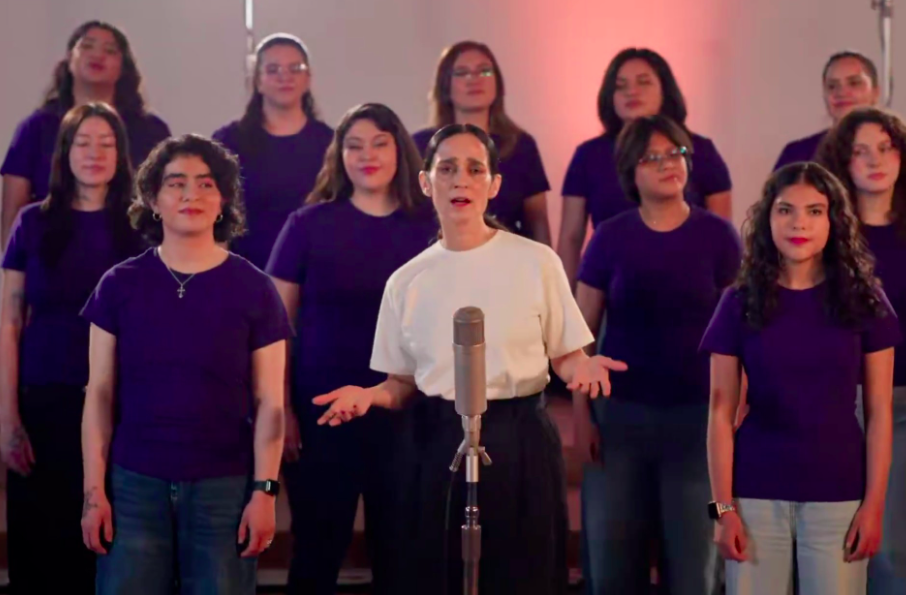 Julieta Venegas desactiva comentarios de la canción «La niña futbolista»