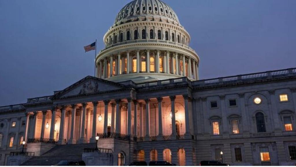 Senado de EE.UU. busca limitar facultades de Trump sobre Irán