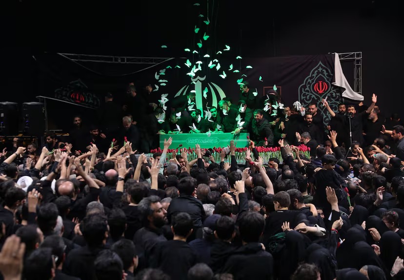 Inicia el histórico funeral de Alí Jameneí; recorrerá Irán e Irak durante seis días