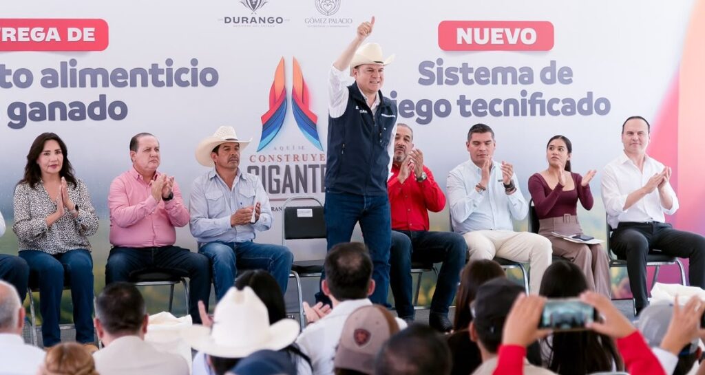 Caprinocultores de Gómez Palacio reciben apoyo directo para alimentar su ganado