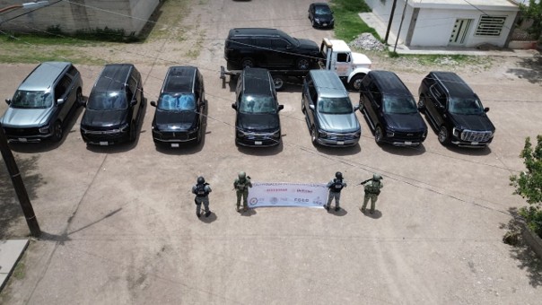 Militares, GN y FGR aseguraron una finca, armas y vehículos en el municipio de Nuevo Ideal