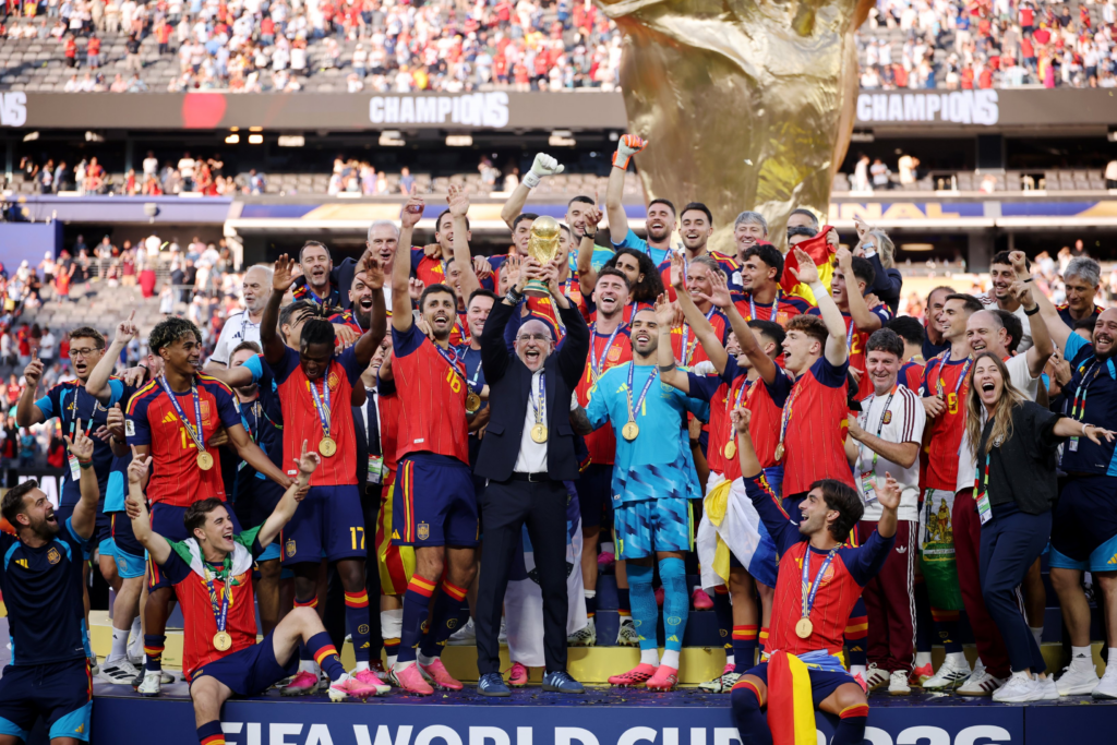 La Roja regresa a casa y recibe homenaje tras conquistar el Mundial