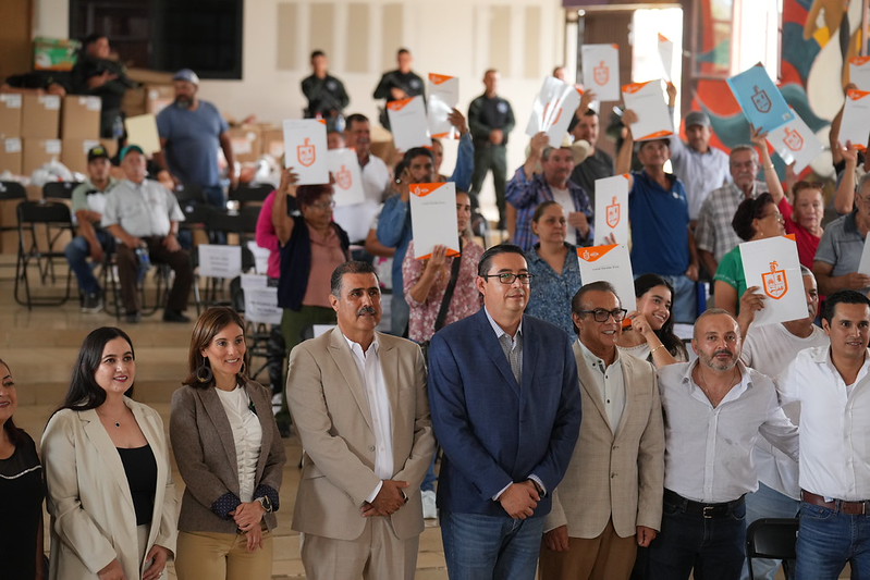 Entregan 96 títulos de propiedad a familias de Amatitán para fortalecer su patrimonio