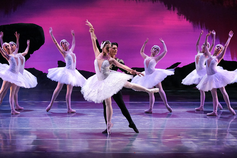 Brilla el Ballet de Jalisco con el estreno de El Lago de los Cisnes en el Teatro Degollado