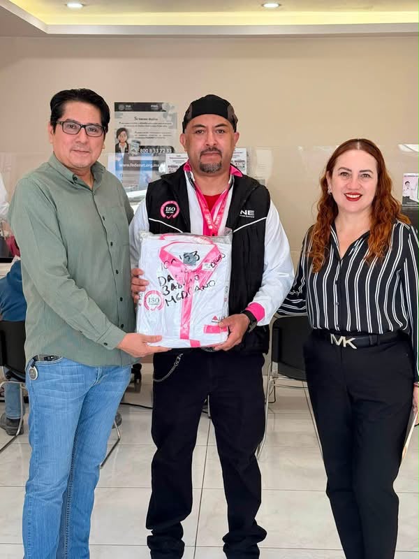 INE entrega nueva indumentaria a personal de módulo de atención en Pueblo Nuevo