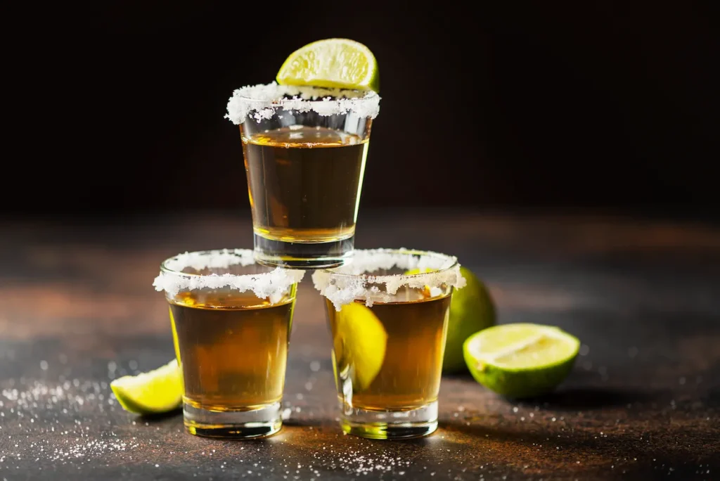 Así puedes identificar el tequila falsificado que alertó Cofepris