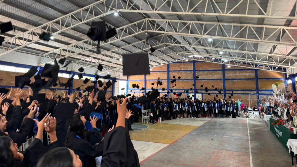 Egresa una generación más de la Secundaria Prof. Constantino Carcaño Reyes