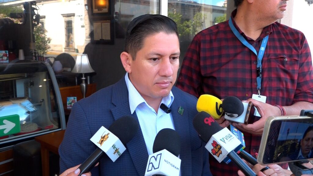 Profesionistas enfrentan rezago en cédula profesional