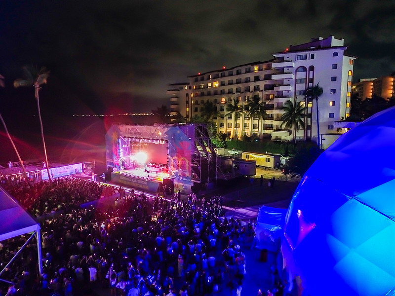 Fortalece Vibra Jalisco la promoción turística con concierto de Ximena Sariñana en Puerto Vallarta