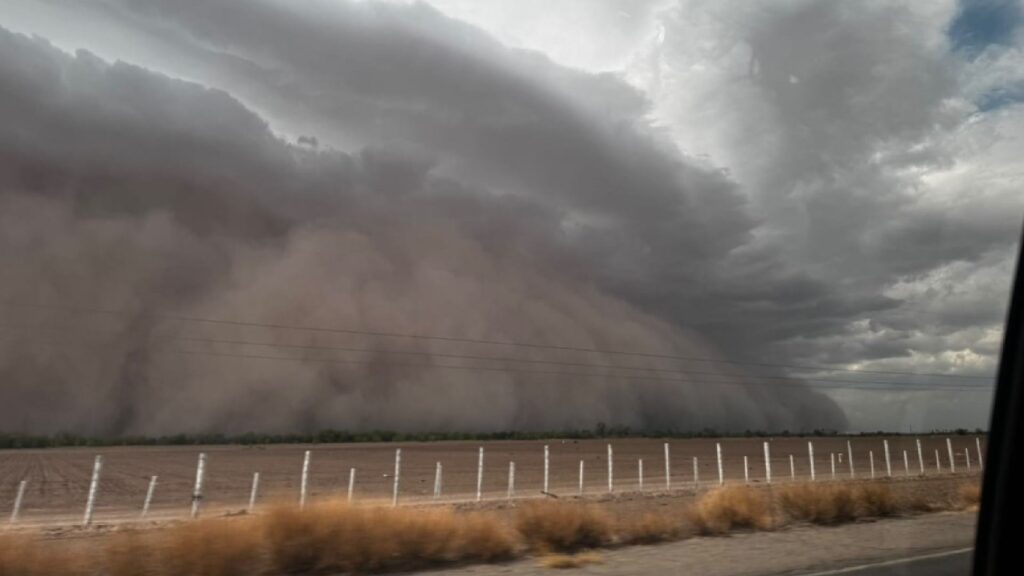 Tormenta de arena sorprende a Hermosillo tras calor de 42.5 grados