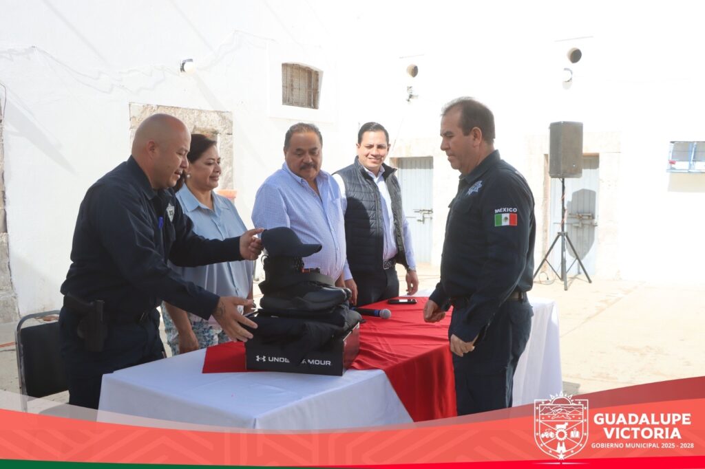 Ayuntamiento de Gpe Victoria entrega nuevos uniformes a elementos de Seguridad Pública y Vial