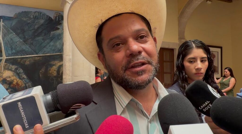 Nazas levanta la mano para recibir planta de Fermachem