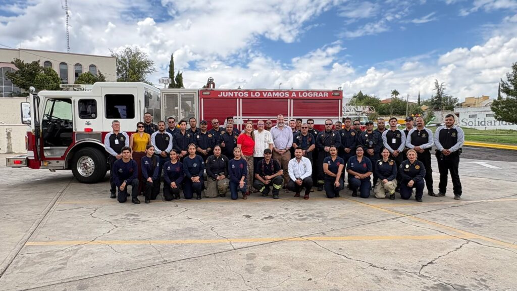 Sector empresarial respalda estrategia de protección civil del alcalde Salvador Calderón con donación de unidad de bomberos